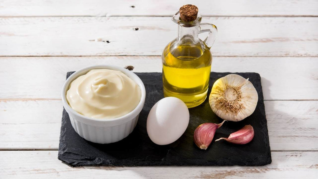 ¿Cómo hacer un alioli suave?