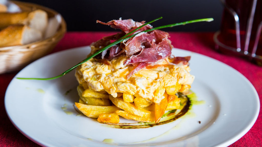 Receta de Huevos Rotos con Jamón Ibérico