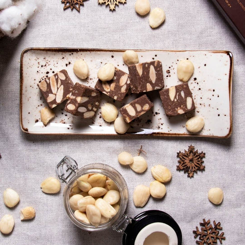 Turrón de Chocolate fondant con almendras 300g
